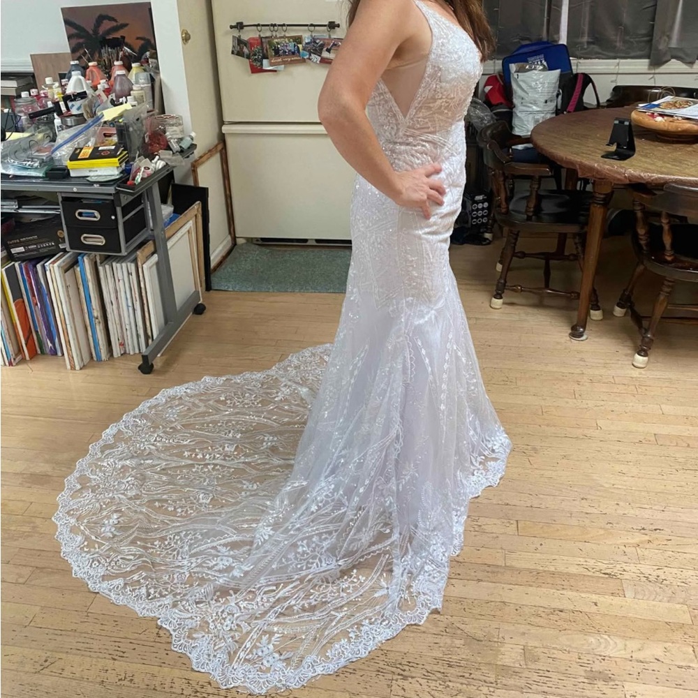 Beaded wedding dress with train - Picture 3 of 10